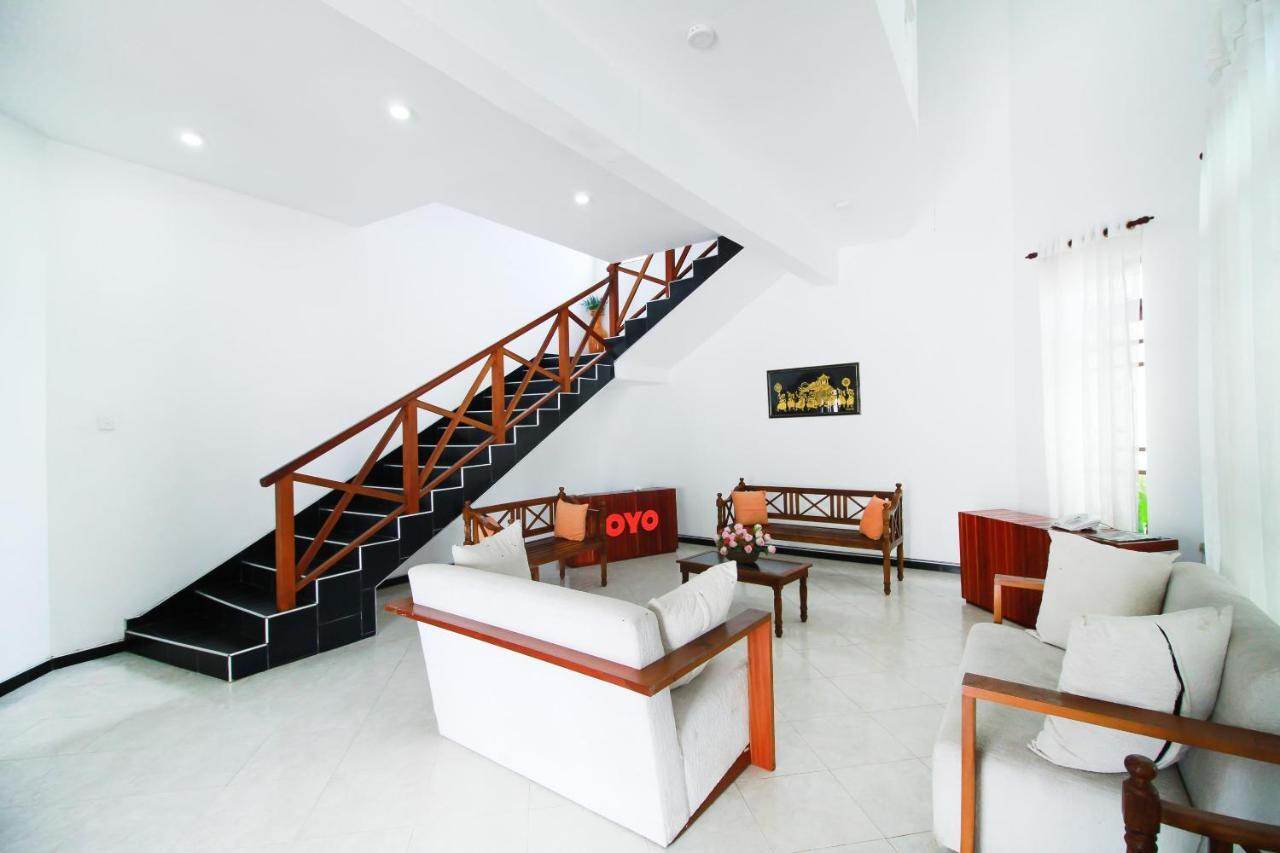 Hotel By The C Uswetakeiyawa Exterior photo
